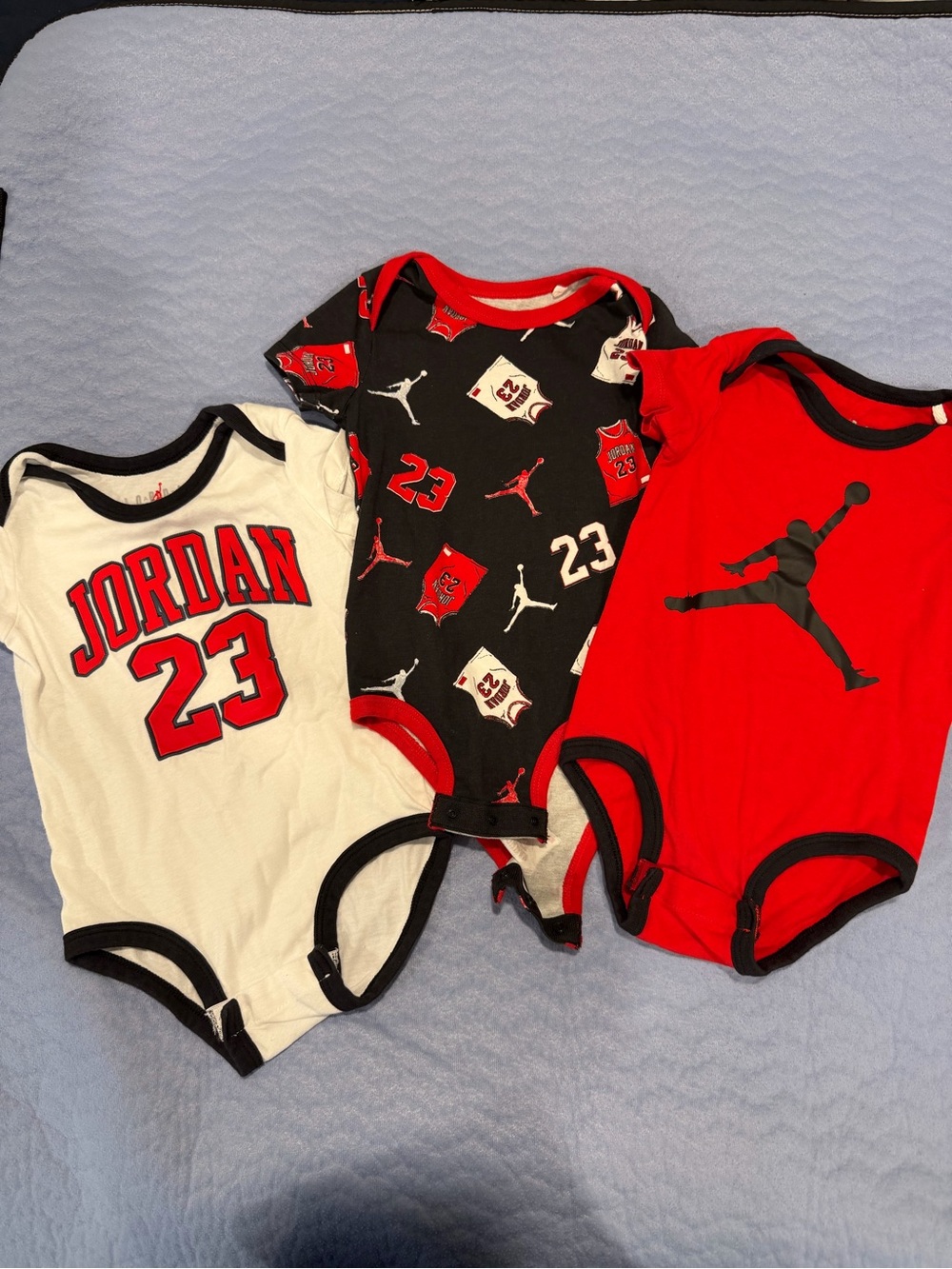 Jordan 3-Pack Baby Bodysuits - Red, Black, White - Picture 3 of 6